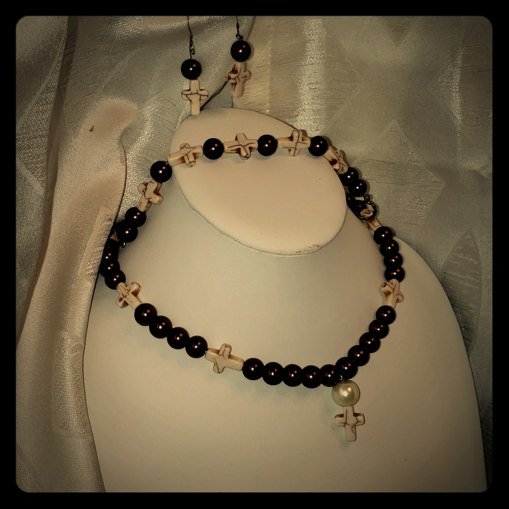 Brown and cream cross set